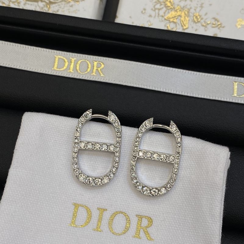 CHRISTIAN DIOR